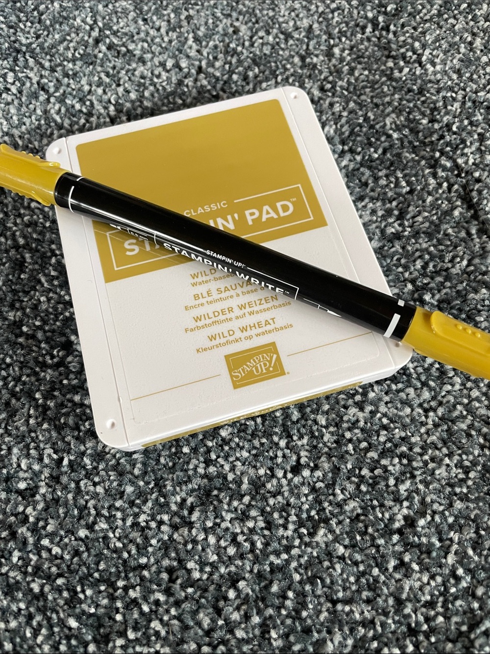 Stampin' Up! Wild Wheat Ink Pad with Dual-Tip Marker — Mustard Yellow